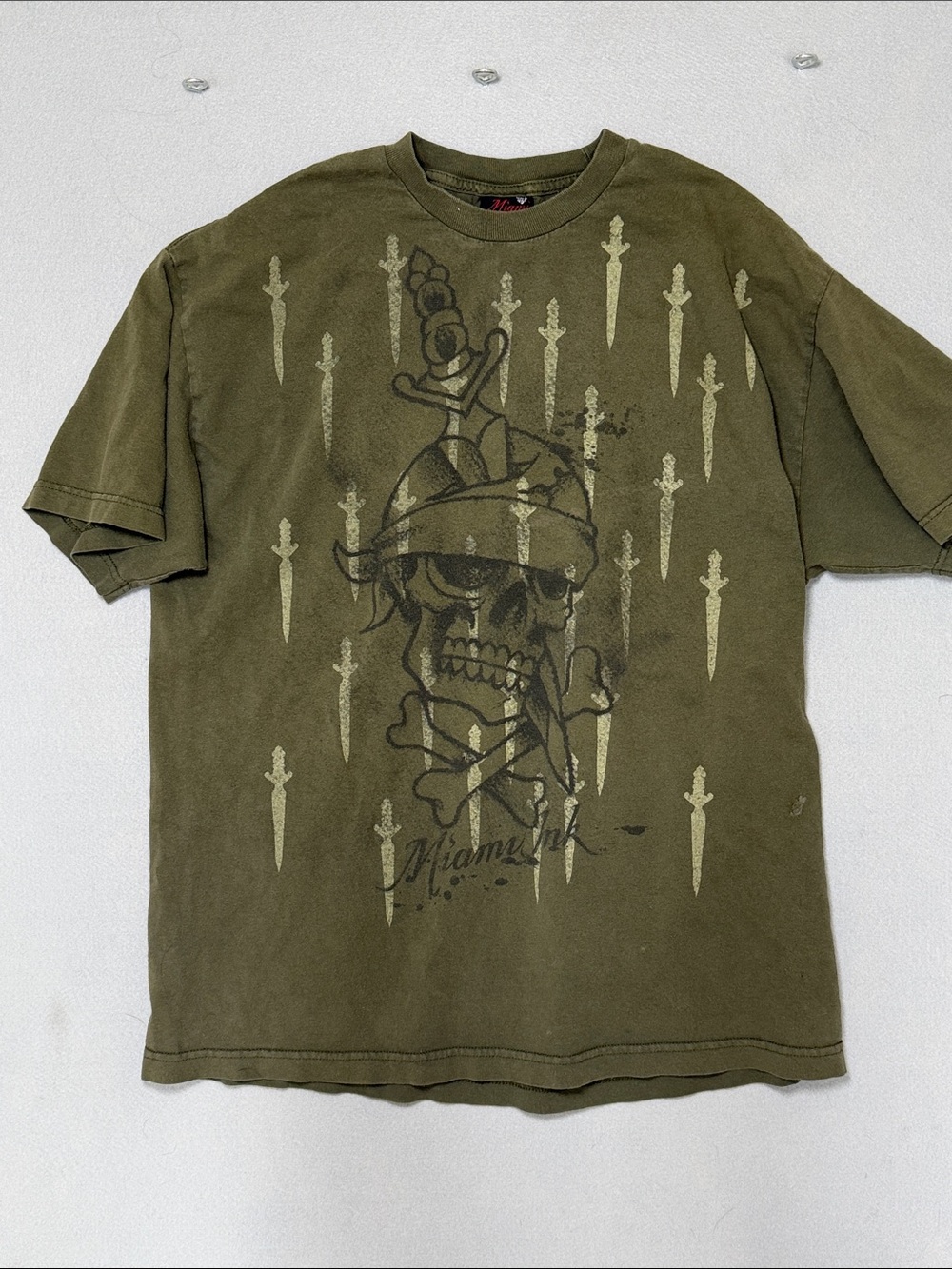 MIAMI INK vintage Y2K Olive Green Skull & Daggers Graphic Tee